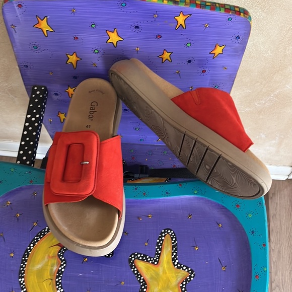 Very fun, funky, FABULOUS Gabor sandals… purchased three weeks ago in Paris. - Picture 2 of 4